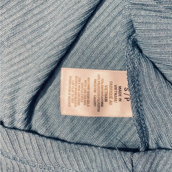 Aeropostale ribbed cold shoulder top - Picture 5 of 5